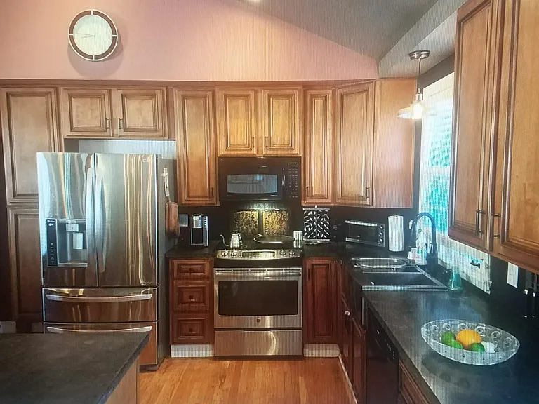 329 Lynn Dr — Photo 4