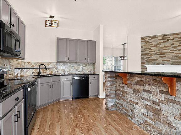 4th image of 12028 Stratfield Place Cir