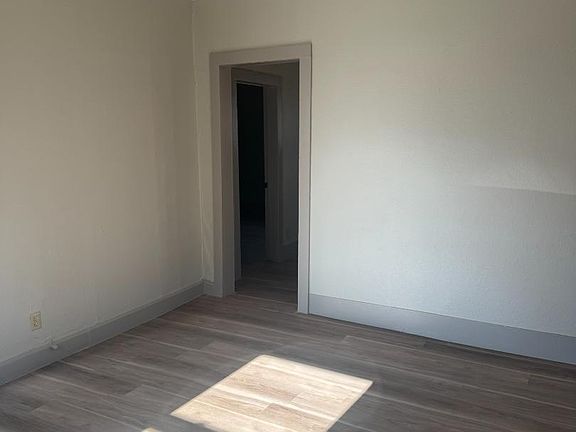 2nd image of 207 1/2 College St #B