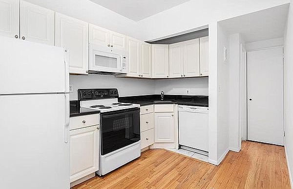 1st image of 221 E 89th St APT 1A