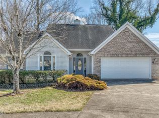 8 University Pl, Johnson City, TN 37604