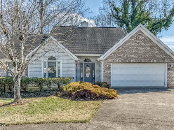 8 University Pl, Johnson City, TN 37604