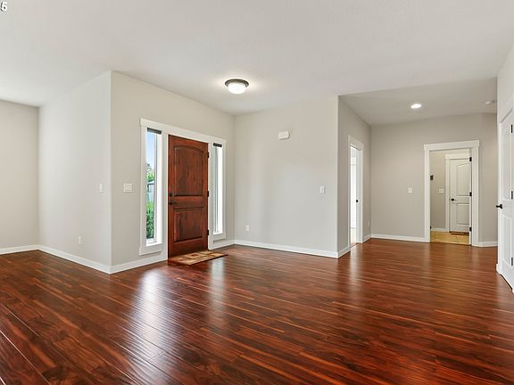 5th image of 904 NW 105th Cir