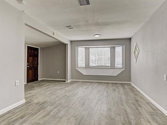 5th image of 4401 Dorothy St