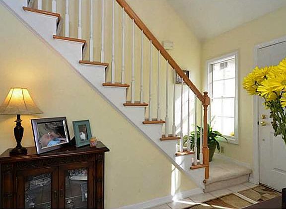 2nd image of 104 Hampshire Dr