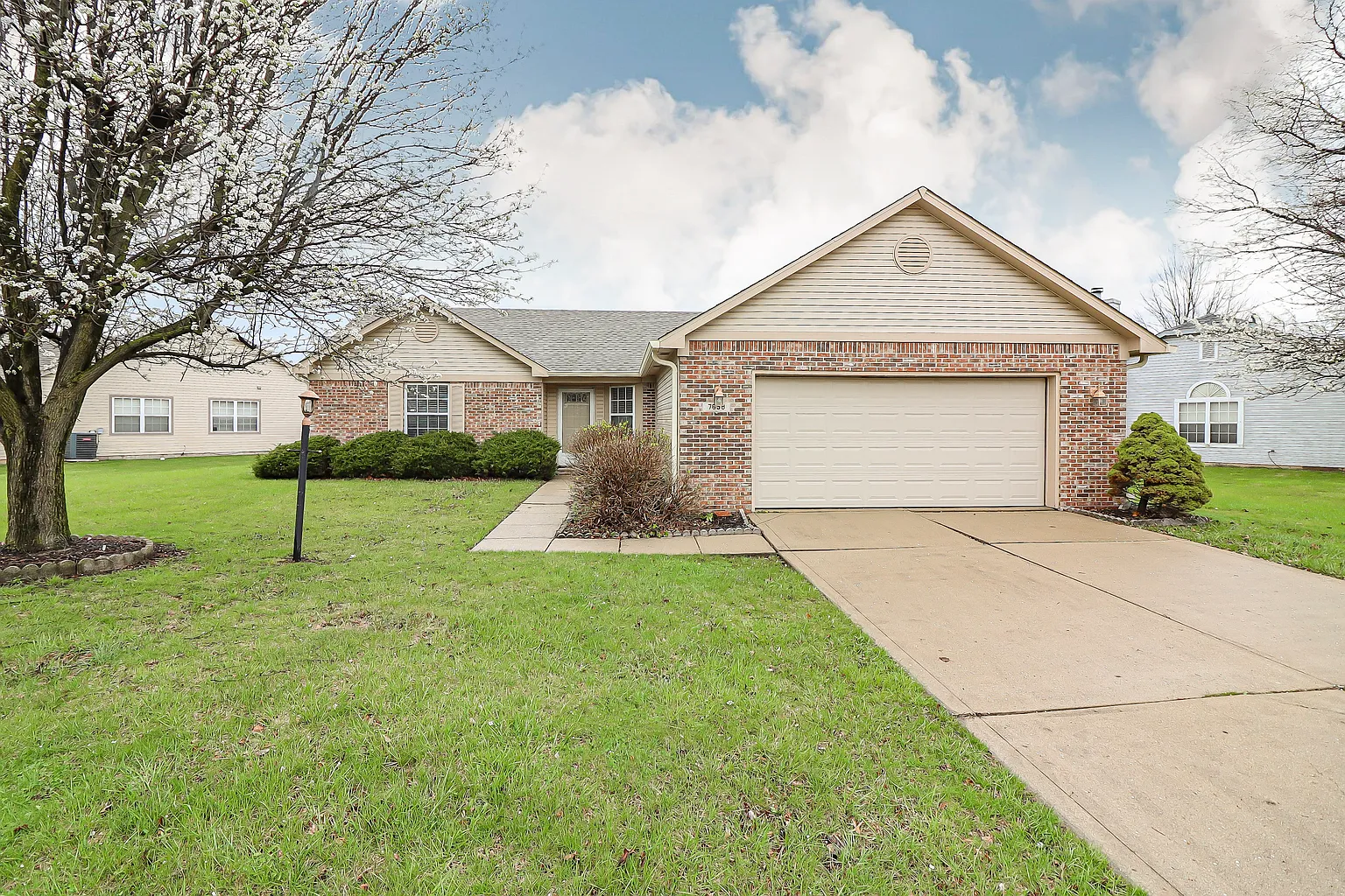 7658 Winding Creek Dr photo 1