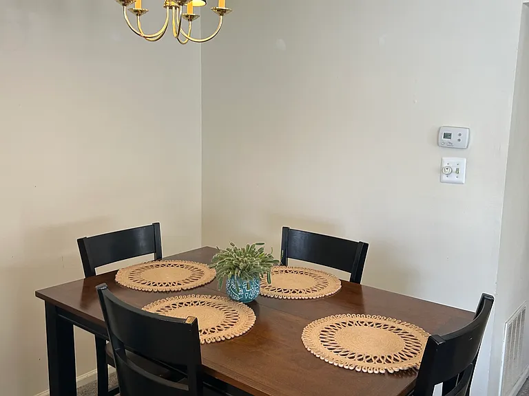 2202 Foxmeadow Dr — Photo 2