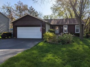 118 Hawthorne Rd, Lake In The Hills, IL 60156