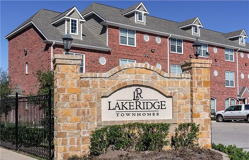 3 bed, 1272 sqft, $1,750 — Photo 1