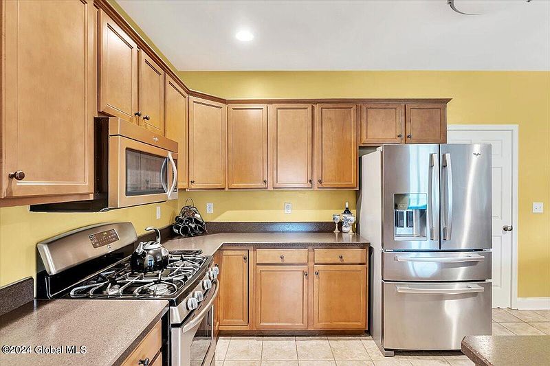 5th image of 28 Beacon Street