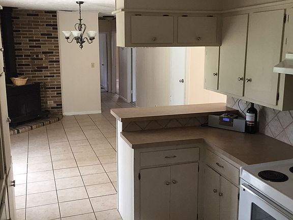 2nd image of 1804 Oakwood Cir