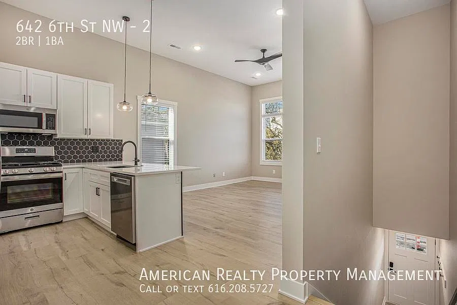 2 bed, 923 sqft, $1,900 — Photo 2