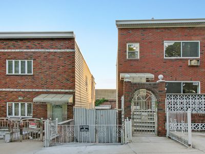 34 Marginal St W, Brooklyn, NY, 11207