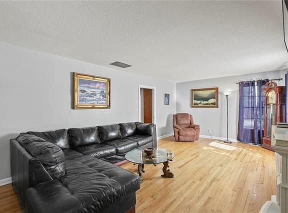 5th image of 1206 Bellaire Dr