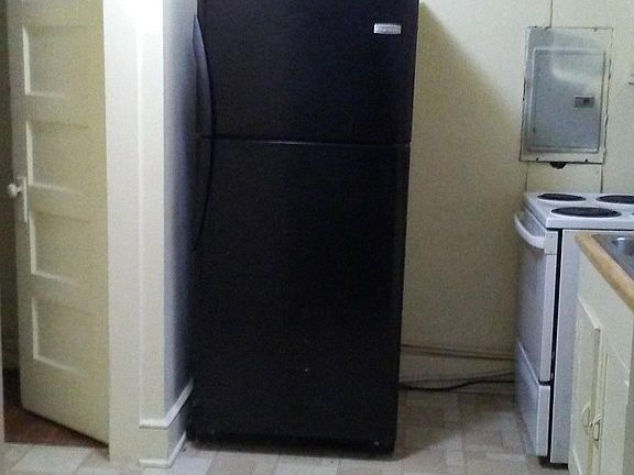 Kitchen has appliances included