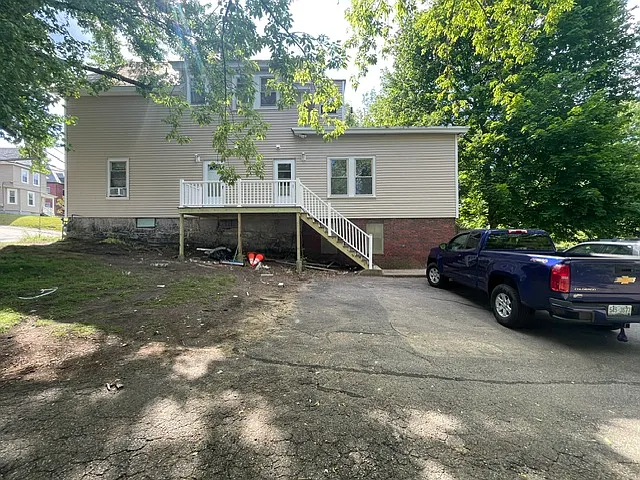 41 Varney St #1R — Photo 6