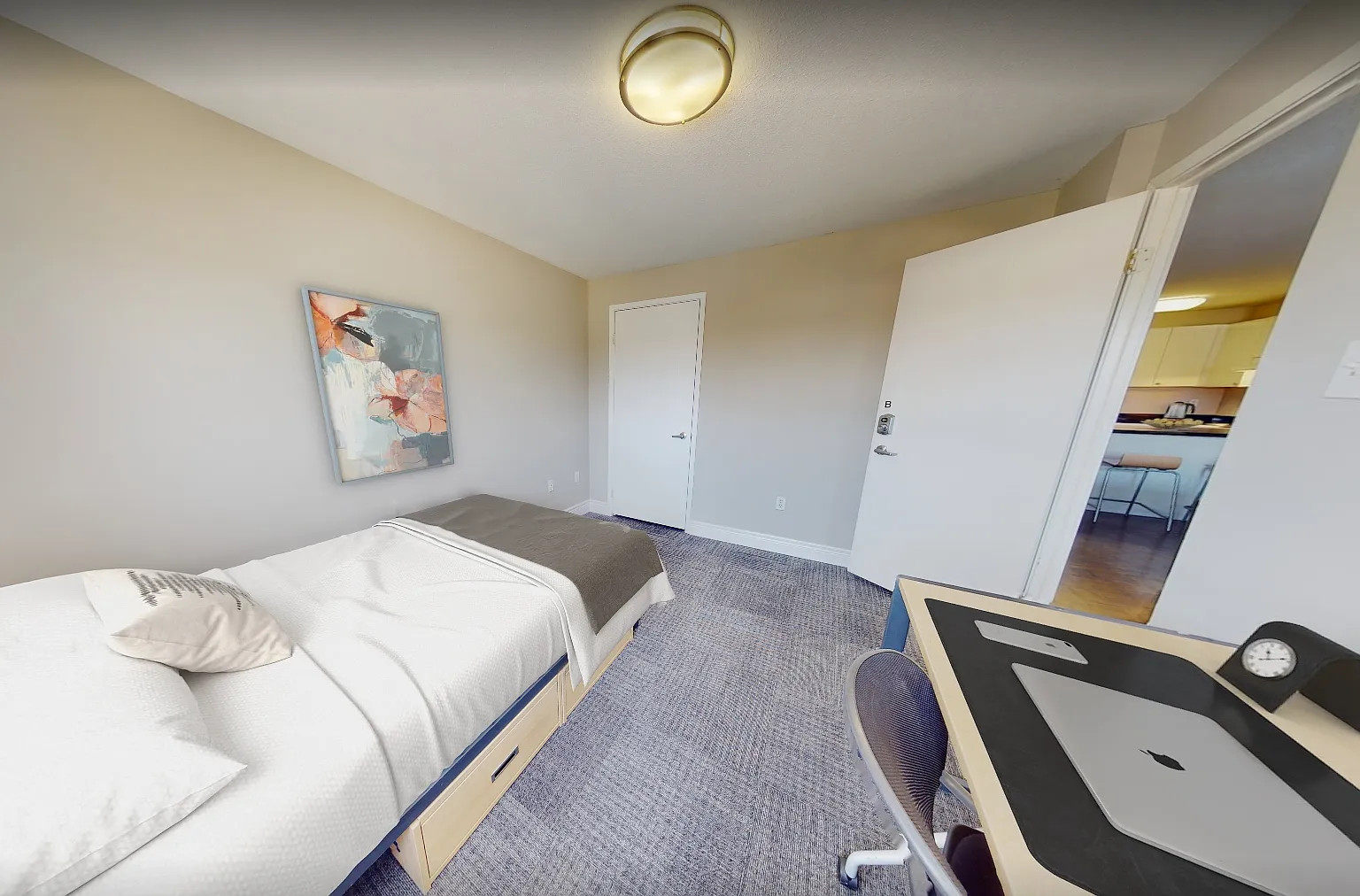3 bed, 100 sqft, $876 — Photo 1