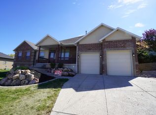 271 E Eagle Ridge Dr, North Salt Lake, UT 84054