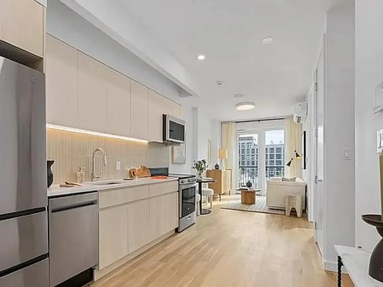 558 Sackett St #6E — Photo 1