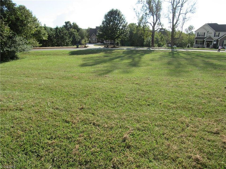 Image 1: Beautiful lot across from lake.