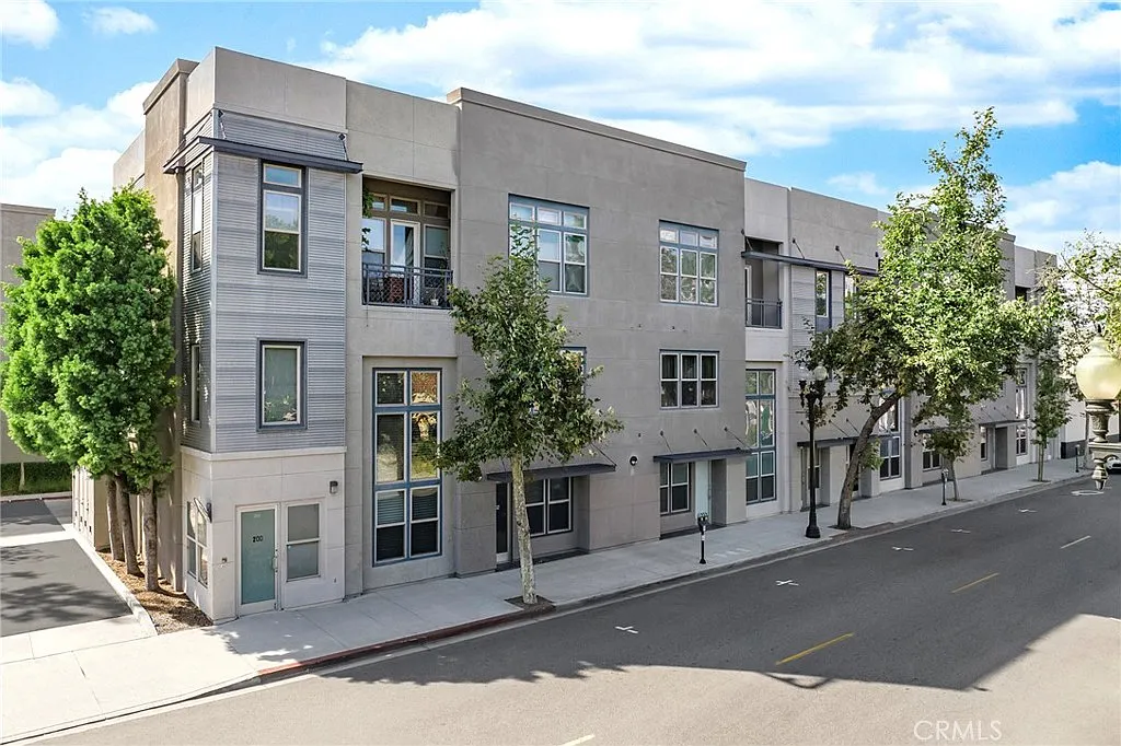 Building Photo - 210 N Spurgeon St