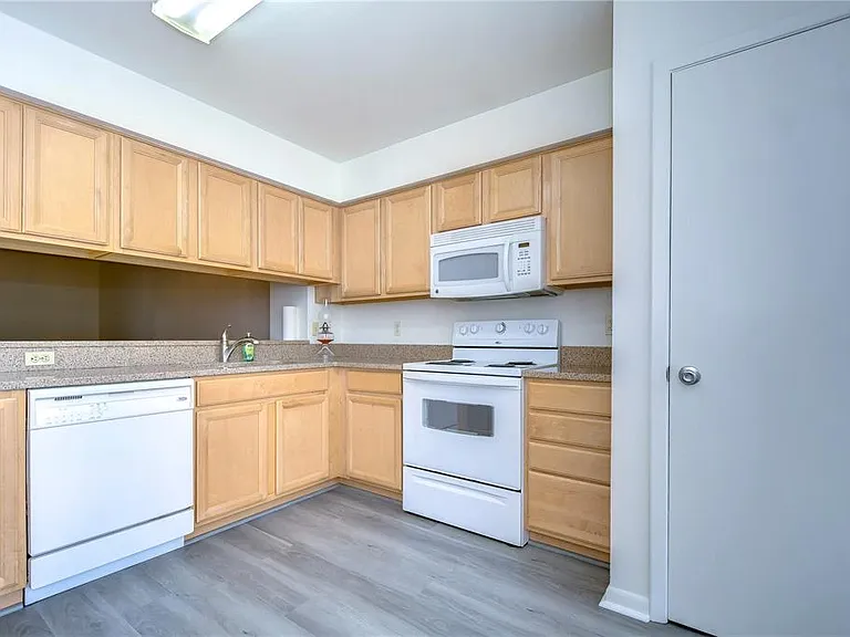 13937 Fletchers Mill Dr — Photo 11