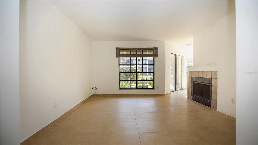 2 bed, 2.0 bath, 1027 sqft, $1,700 — Photo 2