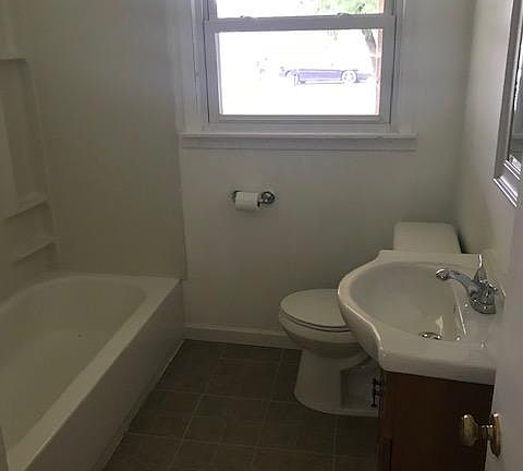5th image of 1567 Carlisle Ave SE