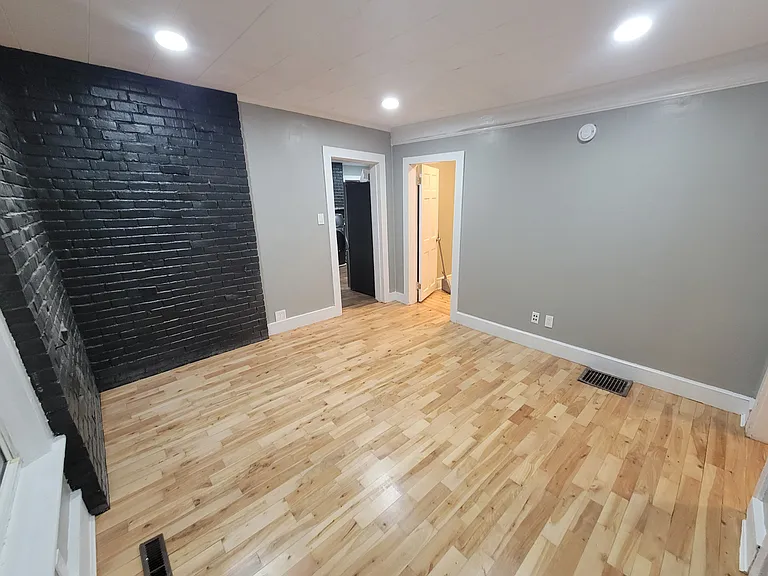 29 Foster St #1 — Photo 4