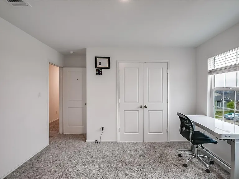 1024 Bluewood Bnd — Photo 23