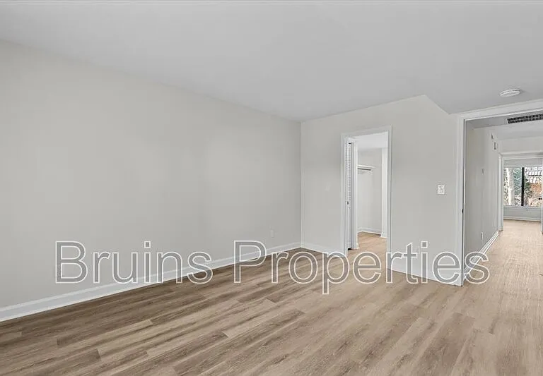 1522 Benjamin Pkwy #C — Photo 15