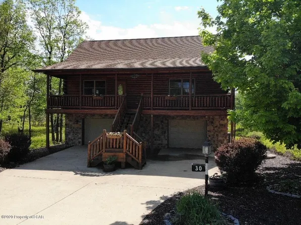 30 Winged Foot Dr, Hazle Township, PA 18202