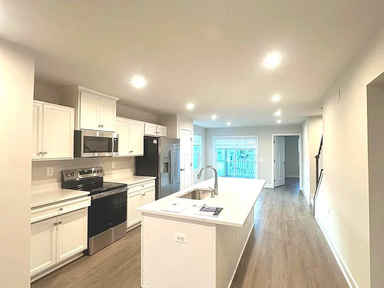 117 Dunster St — Photo 7