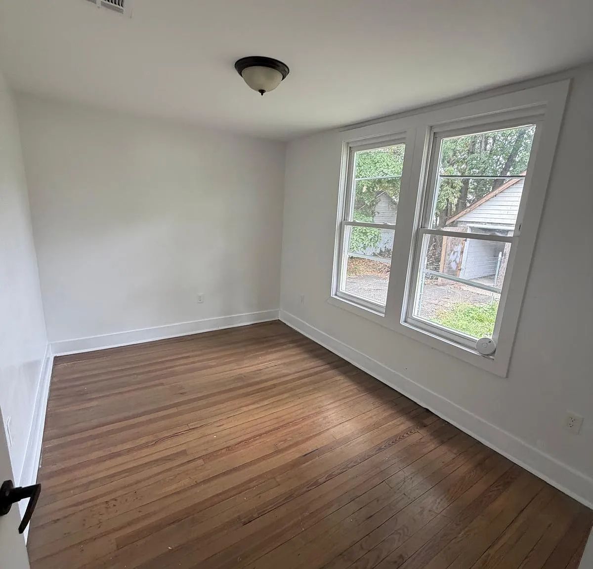 4 bed, 1.5 bath, $3,700 — Photo 2