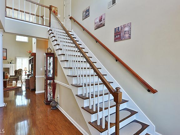5th image of 121 Chadwick Dr