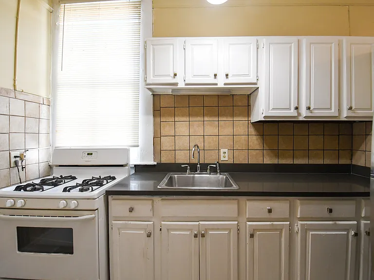 1812 Dante St — Photo 7