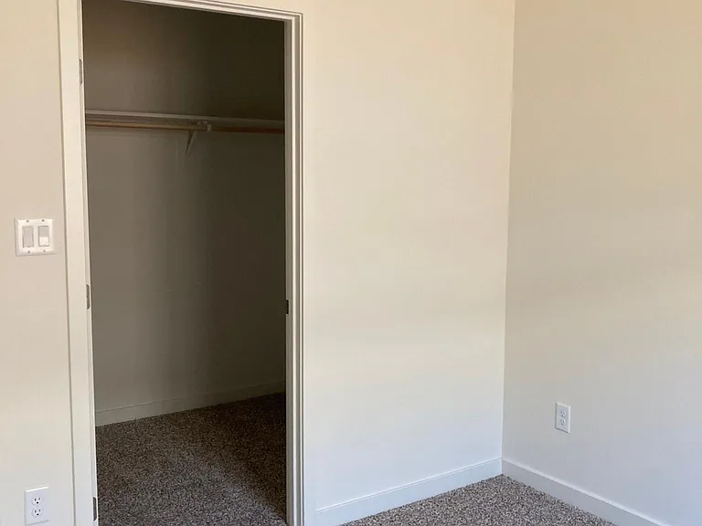 15016 Winslow Way — Photo 12