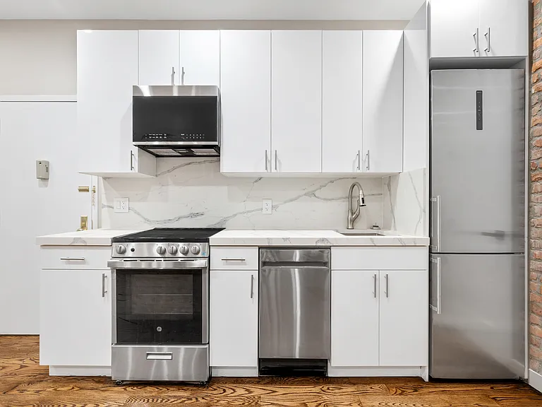 61 Grove St #5D — Photo 2