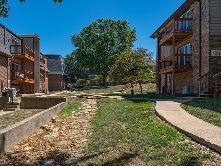 The Oaks — Photo 1