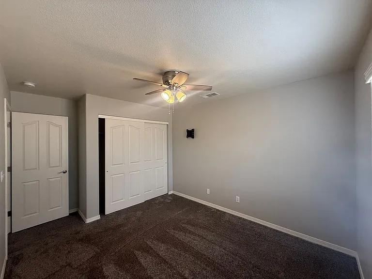 2843 Phoenix Ave — Photo 4