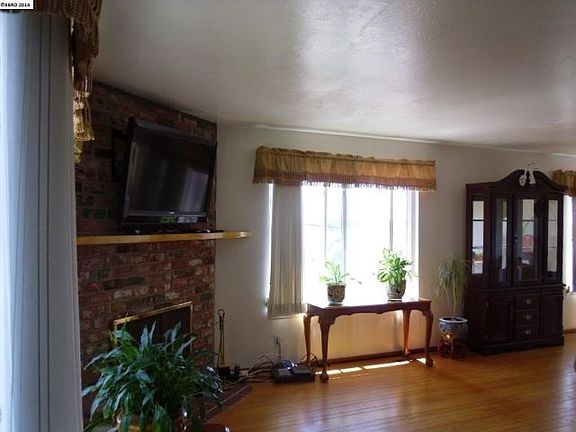 2nd image of 2525 Oliver Ave