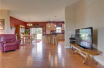 LIVING ROOM Surround yourself with nature and serenity!