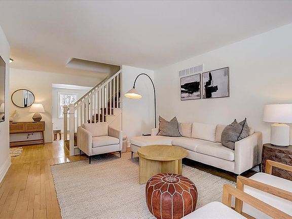 5th image of 6871 Kingswood Dr