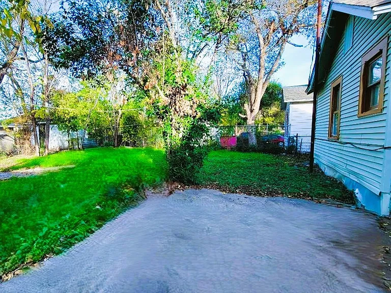 1111 Gibbs — Photo 18