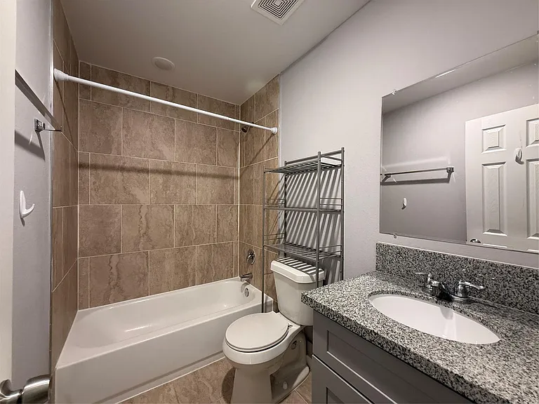 6610 Haight St #B — Photo 10