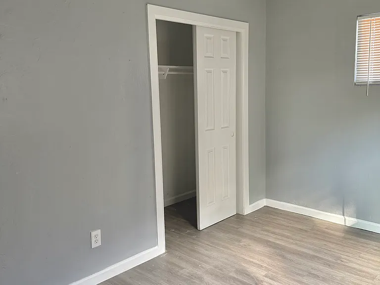 2615 W Morten Ave #A — Photo 9
