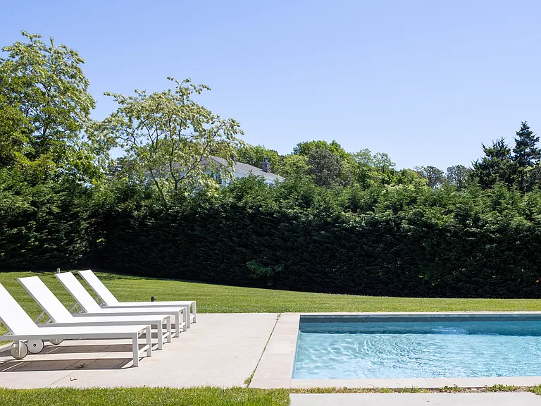 71 Eastway Dr — Photo 3