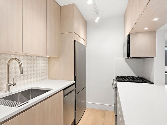 3rd image of 175 W 12th St APT 8G