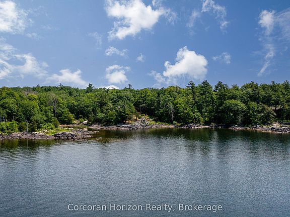 2nd image of 471 N Shore Rd