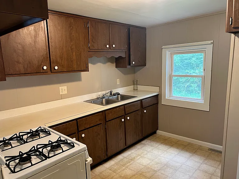 54184 Independence St — Photo 9